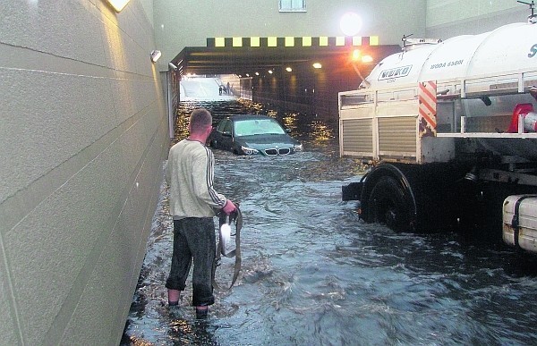 Gdy rok temu woda zalała tunel, okazało się, że miasto nie jest jego właścicielem. Do dziś nic się nie zmieniło