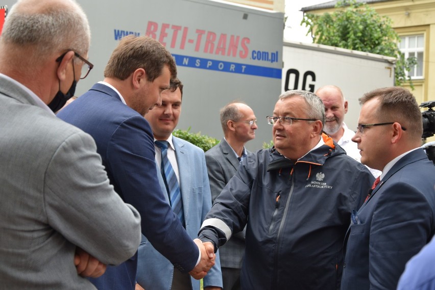 Minister infrastruktury w Wieluniu. Andrzej Adamczyk odwiedził miasto w związku z planem budowy obwodnicy [FOTO, WIDEO]
