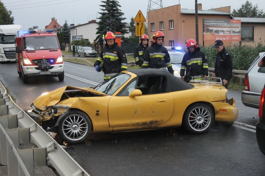 Zderzenie dwóch samochodów na ul. Zdunowskiej w Krotoszynie [ZDJĘCIA]                   