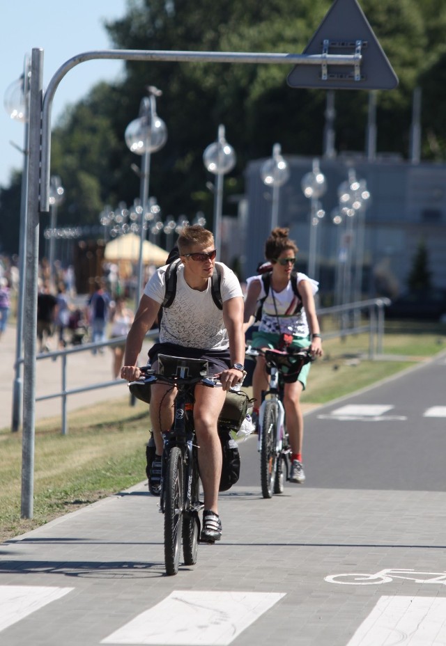 zdjęcie ilustracyjne/ ścieżka rowerowa na Bulwarze Nadmorskim w Gdyni