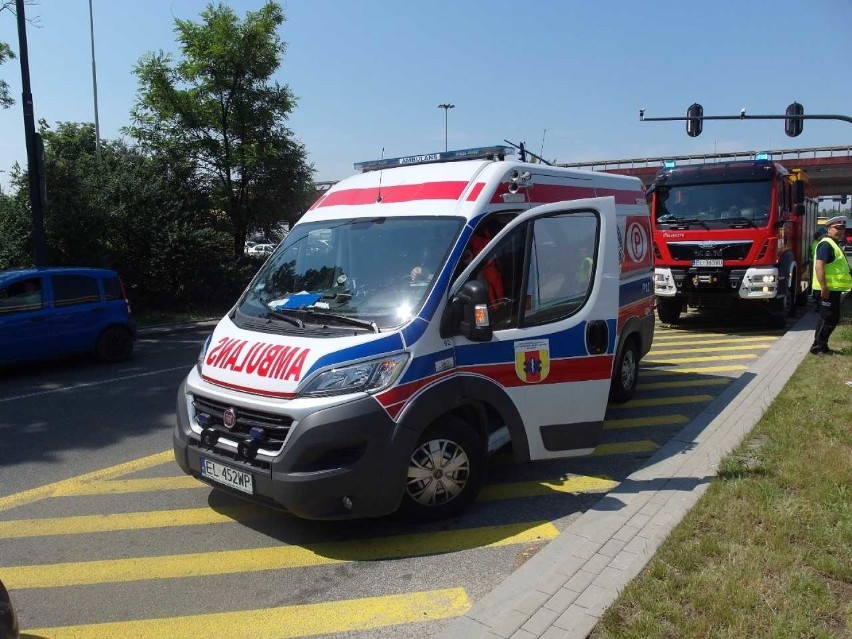 Wypadek na Jana Pawła II. Tramwaj zderzył się z samochodem osobowym [ZDJĘCIA]