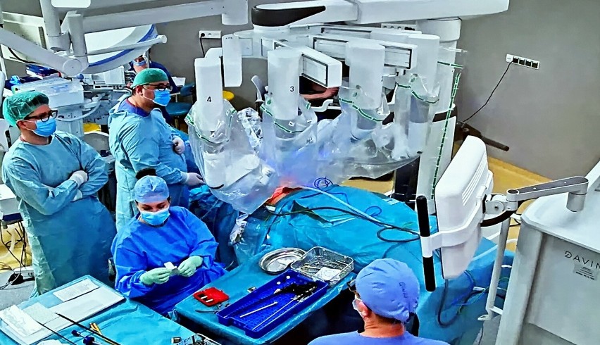 Operacja 60-letniego pacjenta - wycięcie prostaty - z...