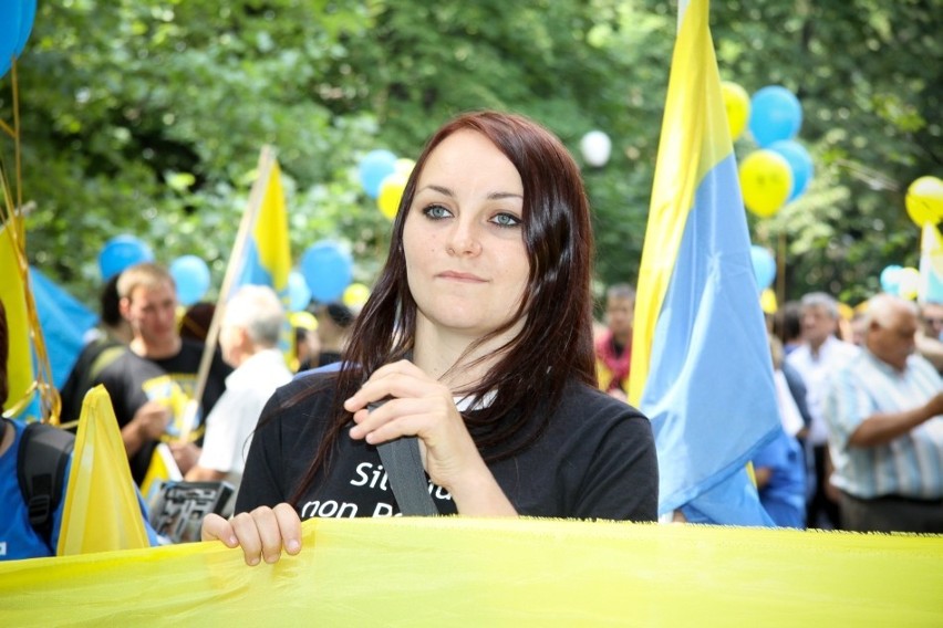 Żółto-niebieskie autonomistki na V Marszu Autonomii [ZDJĘCIA]