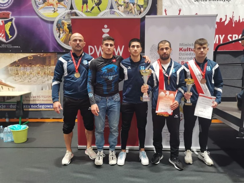 Gevorg Sahakyan z tytułem mistrzowskim, Aleksander Mielewczyk na podium