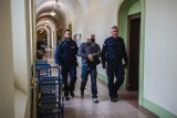 Gdańsk: Gang Braciaków wciąż bez wyroku, rozprawę odroczono. Tatuowali prostytutki: "wierna suka Leszka", „niewolnica pana Olka”