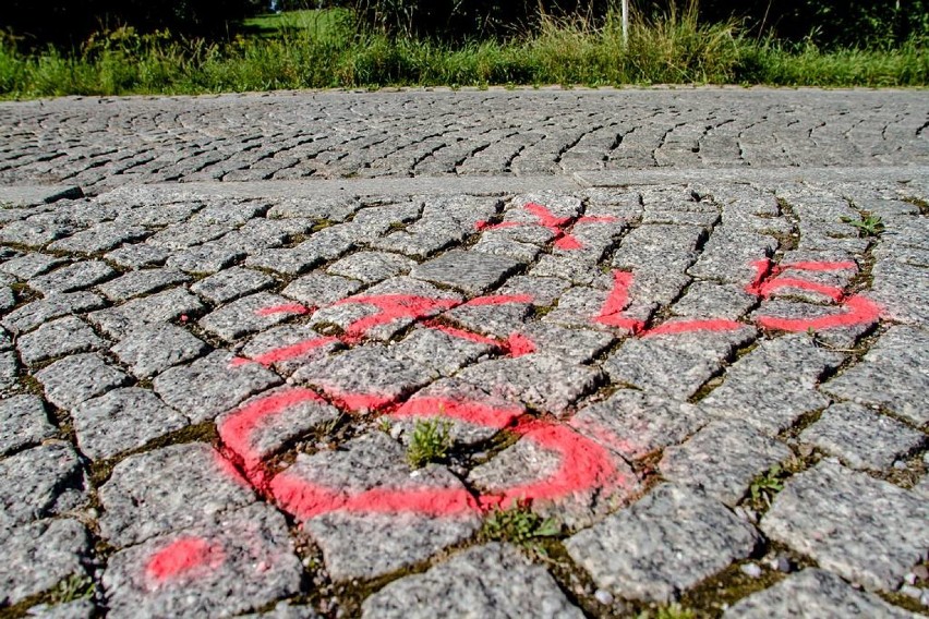 Wałbrzych. Dziś ruszył remont zjazdu do Zamku Książ (ZDJĘCIA)