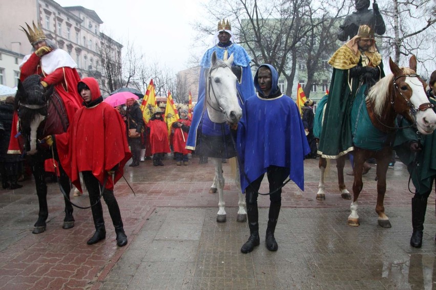 Orszak Trzech Króli w Gnieźnie [ZDJĘCIA]