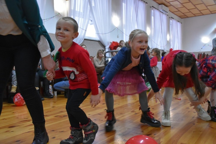 Mikołajki w Radliczycach. Udana zabawa w sali OSP. ZDJĘCIA