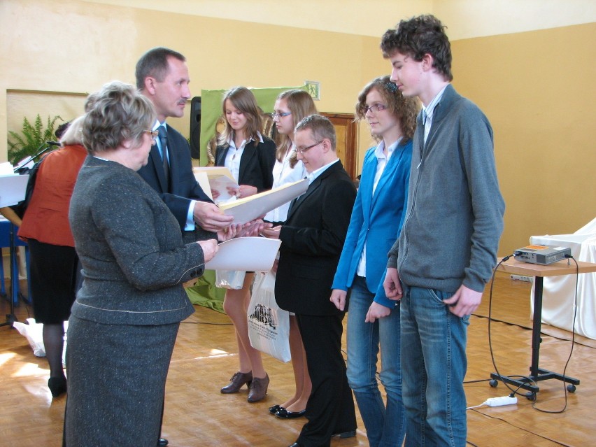 Nagrodzono laureatów konkursów i olimpiad szkół z Zagłębia
