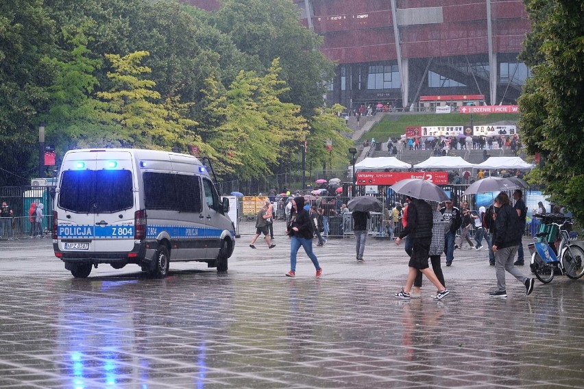 Koncert Guns N' Roses w Warszawie. Tłumy miłośników rocka przybyły na Stadion Narodowy