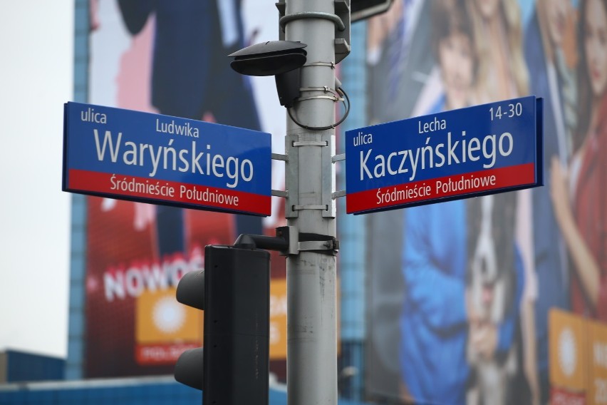 Dekomunizacja ulic w Warszawie anulowana. Ponownie wymienią kilkaset tablic. Operacja pochłonie ogromną sumę pieniędzy