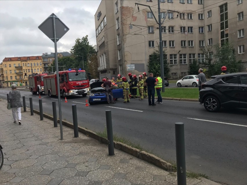 W wypadku przy ul. Grunwaldzkiej biorą udział trzy samochody