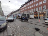 Wypadek motocyklisty na ul. Kościuszki we Wrocławiu. Mogło się skończyć tragicznie! [ZDJĘCIA]