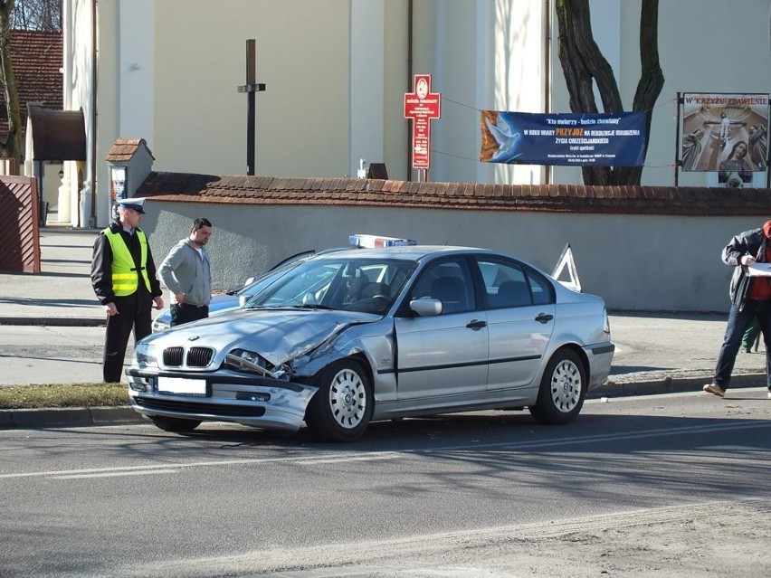 Złotów: Wypadek drogowy z udziałem policyjnego radiowozu [FOTO]