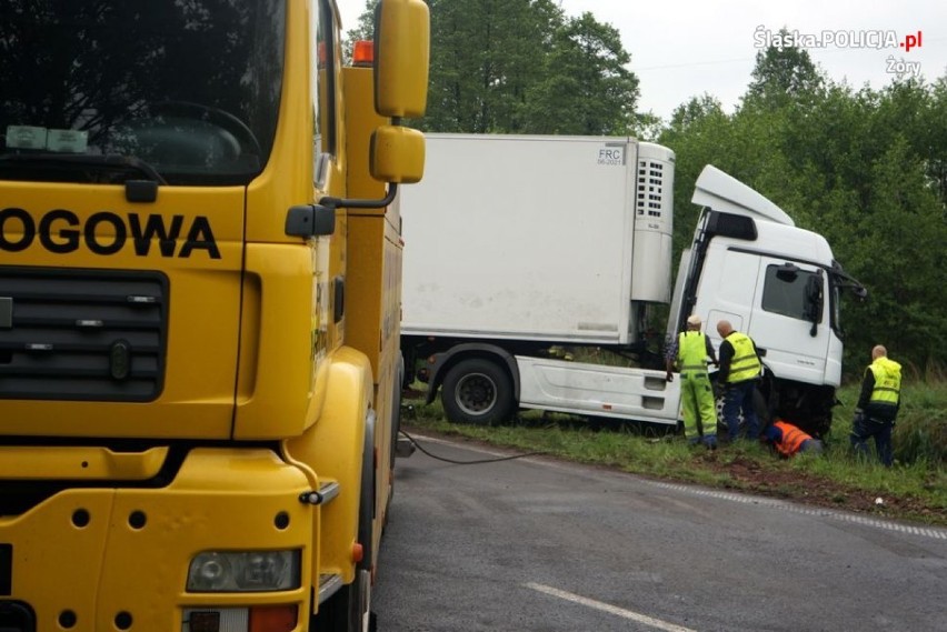 Wypadek na obwodnicy Żor - ciężarówka usunięta, droga już przejezdna [SZCZEGÓŁY, ZDJĘCIA]