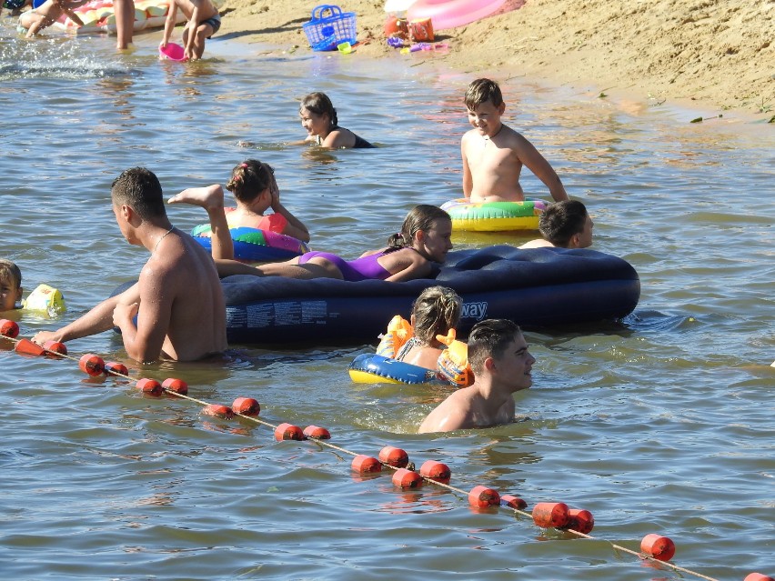 Korycin lepszy niż Dojlidy? Nowa plaża w upalne dni przyciąga setki ludzi 