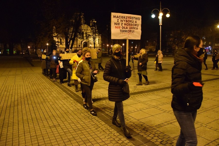 Spacer z Kultem na Placu Biegańskiego w Częstochowie