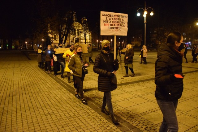 Spacer z Kultem na Placu Biegańskiego w Częstochowie