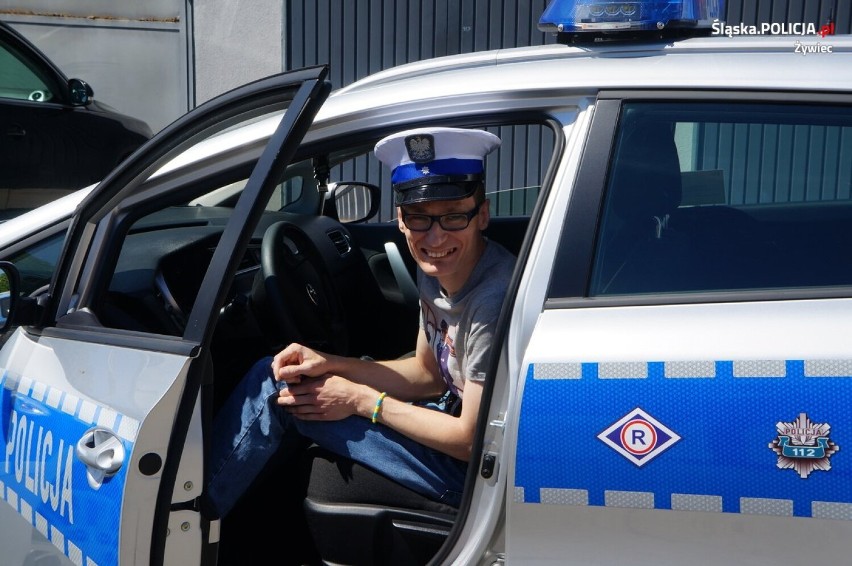 Jak zostać policjantem choć na jeden dzień? Śląscy funkcjonariusze spełnili marzenie Przemka! Zobacz ZDJĘCIA