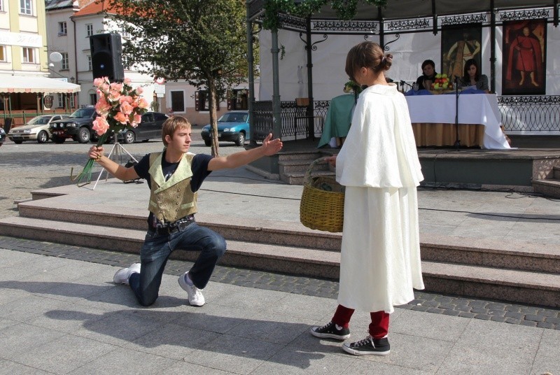 Płock przyłączył się do czytania &quot;Pana Tadeusza&quot; [FOTO, WIDEO]