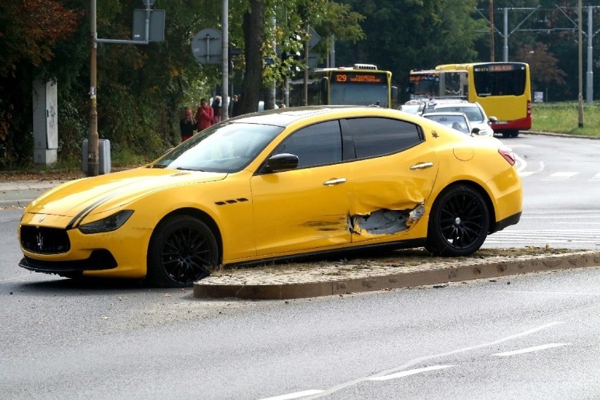 Wypadek luksusowego maserati we Wrocławiu