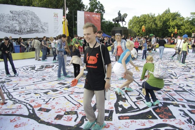 13 czerwca - w dniu wizyty jurorów ESK 2016 w Lublinie - na pl. Litewskim zostawiliśmy odciski dłoni, manifestując poparcie dla starań o tytuł