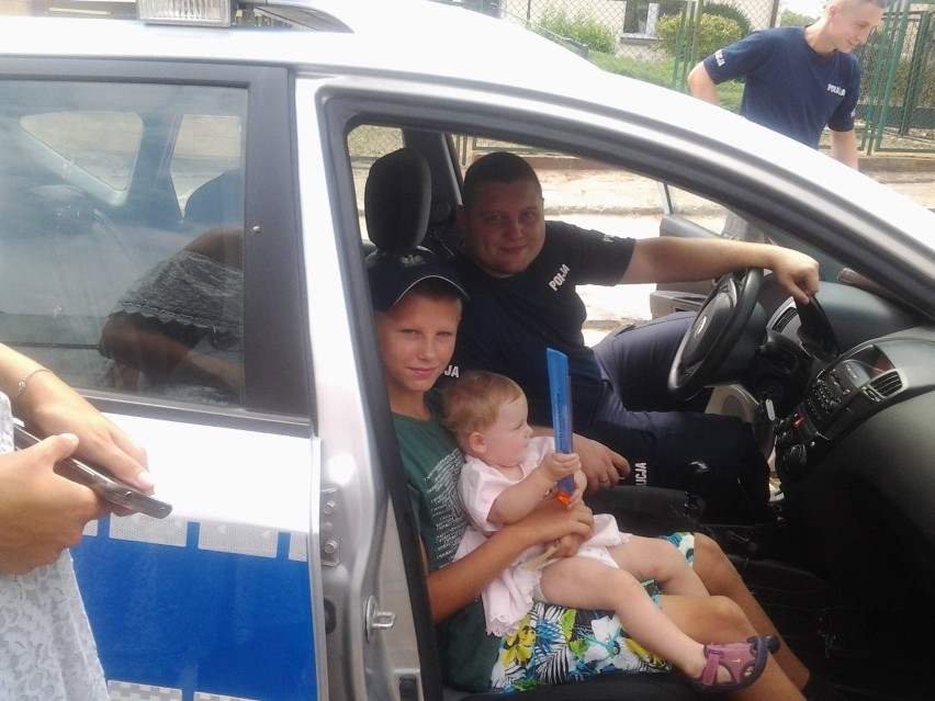 Dzielnicowi z Komisariatu Policji w Lipianach spotkali się z dziećmi i młodzieżą [ZDJĘCIA]