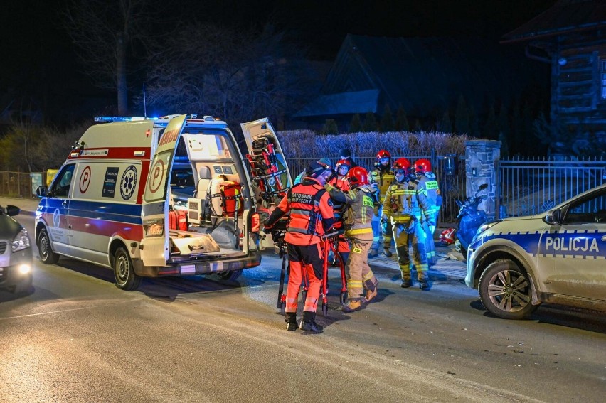 Wypadek na ul. Kasprowicza w Zakopanem. Samochód osobowy...