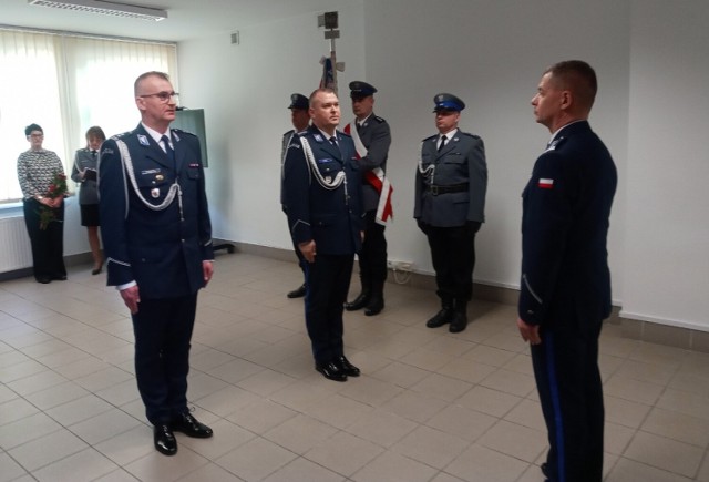 W czwartek (06.04.2023) w Komendzie Powiatowej Policji w Żninie zorganizowano uroczystą zbiórkę. Podczas spotkania insp. Mirosław Elszkowski, zastępca Komendanta Wojewódzkiego Policji w Bydgoszczy wręczył rozkaz  o powołaniu na stanowisko Komendanta Powiatowego Policji w Żninie mł. insp. Tomaszowi Rybczyńskiemu, który dotychczas pełnił obowiązki na tym stanowisku.