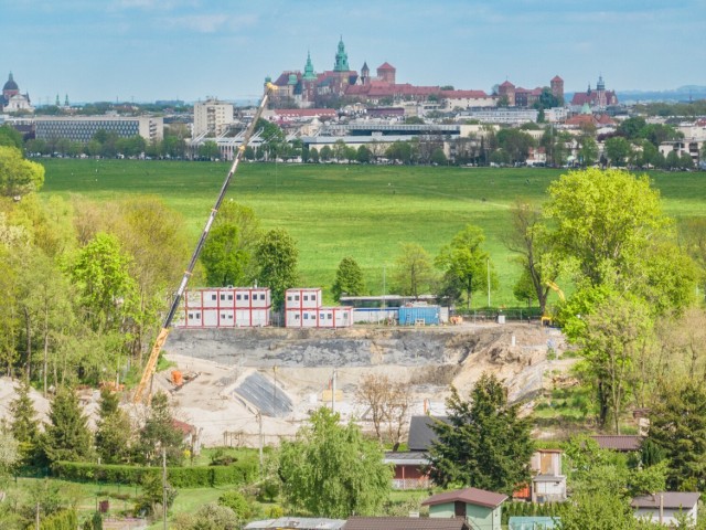 Plac budowy KCM, w tle Błonia