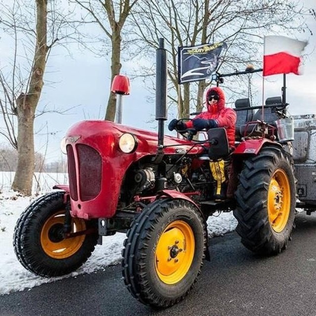 Kultowy Ursus C-328 ma już za sobą 1200 km w drodze do Afryki, a w czwartek zatrzyma się w Kielcach.