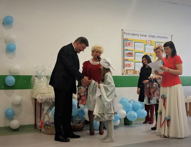 Podczas uroczystości rozstrzygnięto też konkursy. Nagrody wręczał starosta bydgoski.