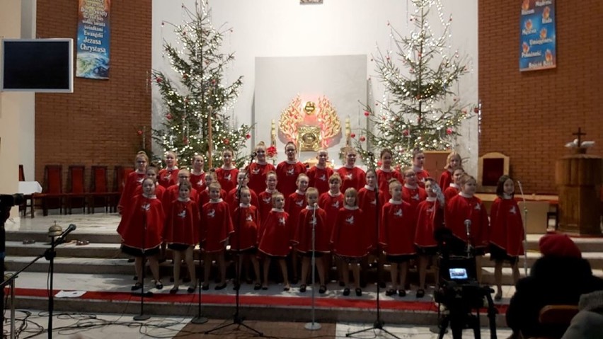 Bełchatów. Schola śpiewa kolędy i pastorałki. Wystąpią też w koncercie dla Patryka