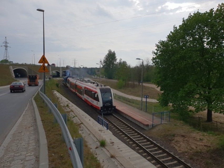 Wypadek zablokował linię kolejową na trasie Wągrowiec- Poznań. Do kiedy będą utrudnienia? 