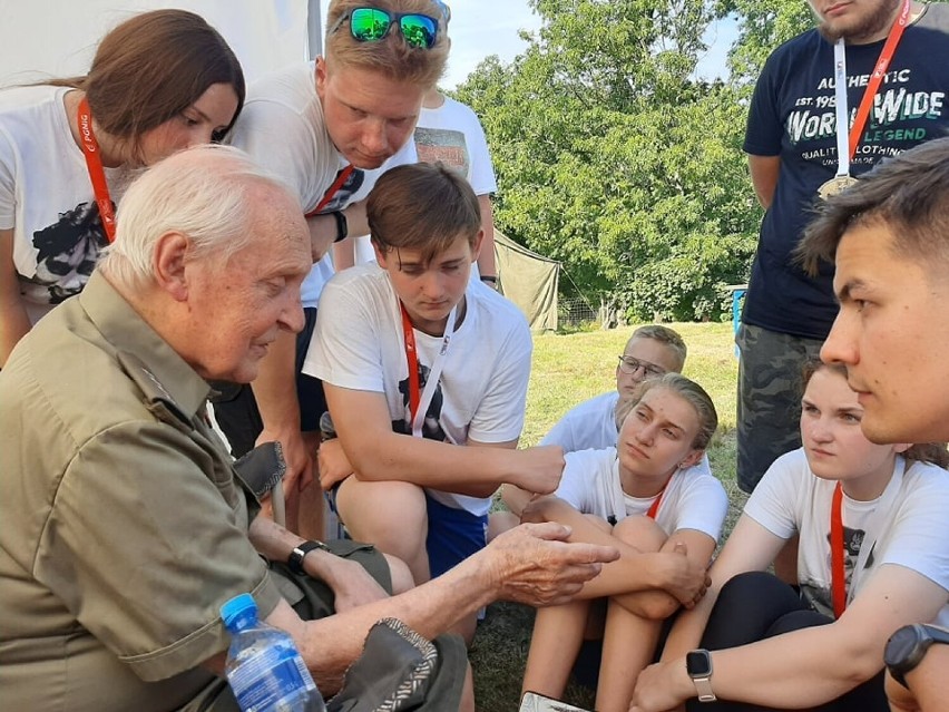 Dbają o tężyznę i pamiętają o przeszłości. W niedzielę jubileuszowy bieg "Tropem Wilczym". Uczestnicy wystartują w 9 miastach Opolszczyzny