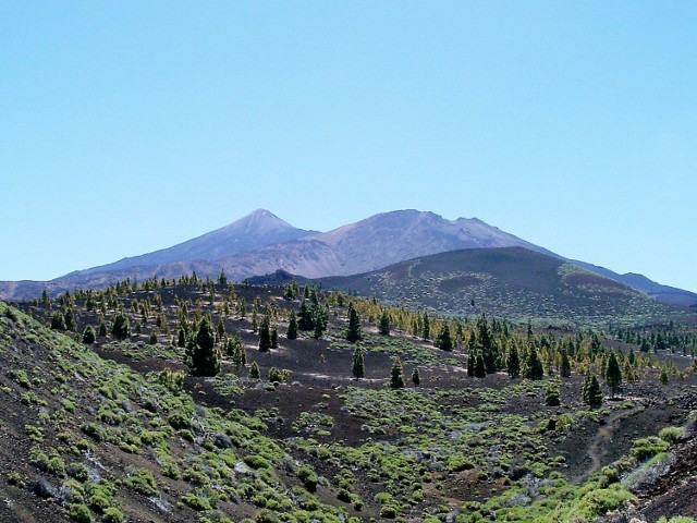 Widok od zachodniej strony wyspy;&quot;śpiące&quot; wulkany El Teide i Pico Viejo.