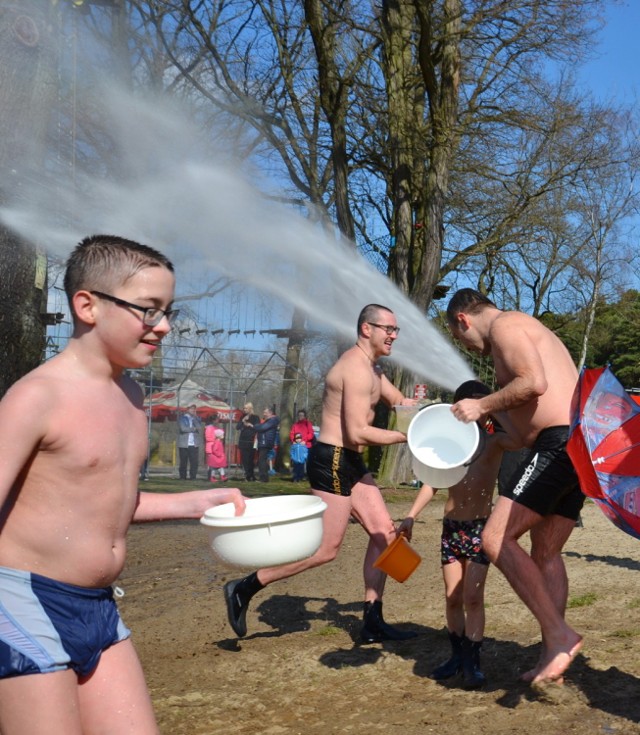 Drugi dzień świąt Wielkiej Nocy, to tradycyjnie lany poniedziałek. Przypomnijmy sobie, jak świętowaliśmy ten dzień w poprzednich latach.

