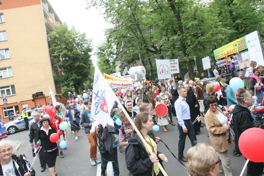 Bielsko-Biała: Marsz dla Życia i Rodziny przeszedł ulicami. Teraz trwa festyn [ZDJĘCIA]