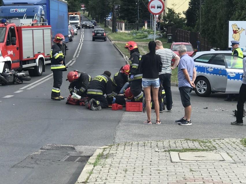 Wypadek w Rybniku: zderzenie osobówki z motorowerem