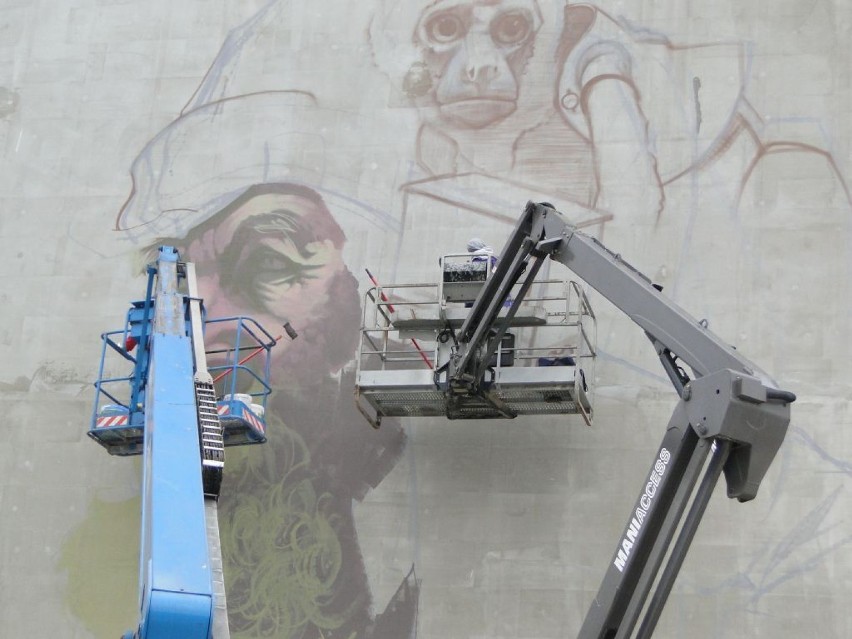 Muranów: Etam cru tworzy mural
