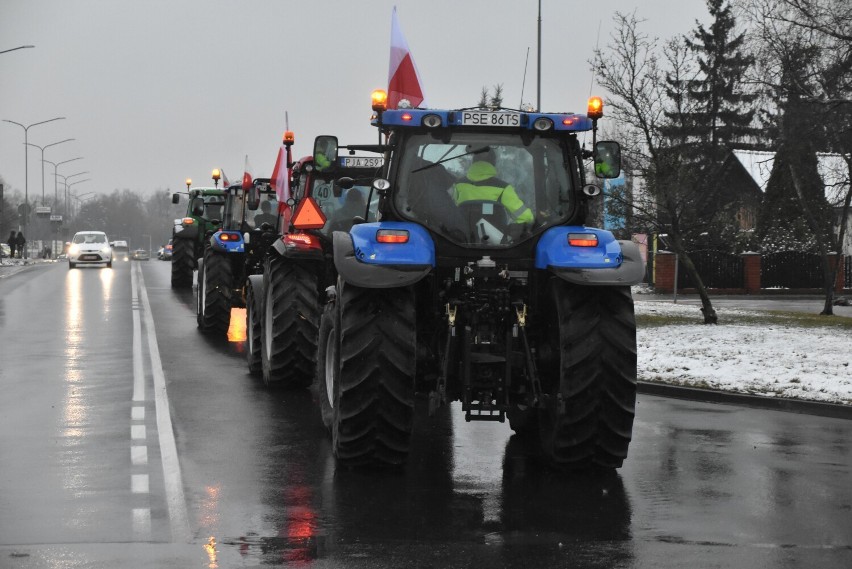Rolnicy z powiatu śremskiego wyruszyli na protest do Poznania. "Zielony ład, wspólna polityka rolna do kosza"