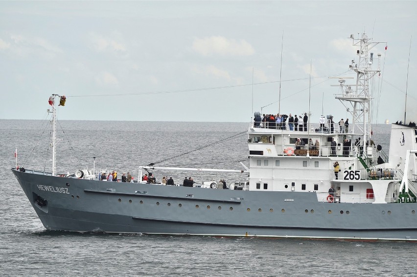 Gdynia: Święto Morza i Marynarki Wojennej 2013. Parada morska i lotnicza na Bałtyku [ZDJĘCIA]