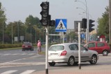 Nie działa sygnalizacja świetlna na skrzyżowaniu Sikorskiego - Kostromska w Piotrkowie. Awaria trwa od czwartku...