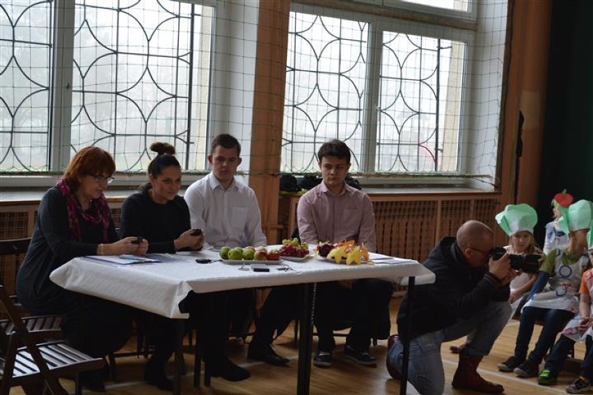 Częstochowa: uczniowie Szkoły Podstawowej przyrządzali zdrowe śniadanie i bili rekord Guinnessa