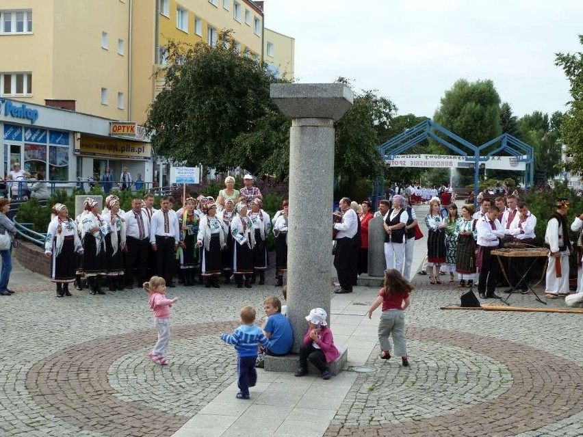 Folklor z Europy Wschodniej na ulicach Piły i Jastrowia