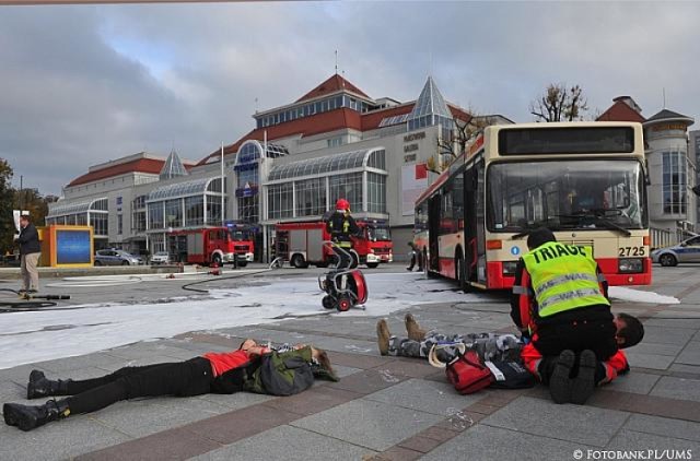 Ćwiczenia ratownicze w Sopocie 2016. Symulowano zamach terrorystyczny w autobusie