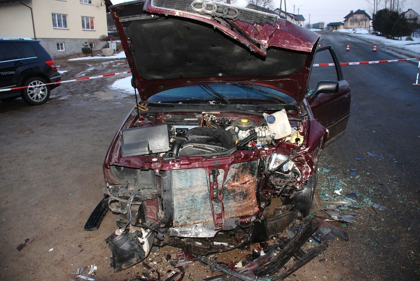 Gmina Lipnica: Zderzenie czołowe w Kiedrowicach. Dwie kobiety ranne (zdjęcia)