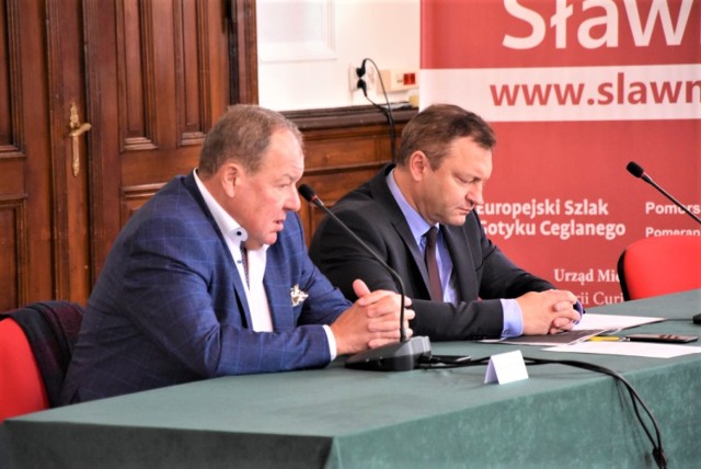Od lewej: Andrzej Kondaszewski, dyrektor Szpitala Wojewódzkiego w Koszalinie i Wojciech Wiśniowski, starosta sławieński