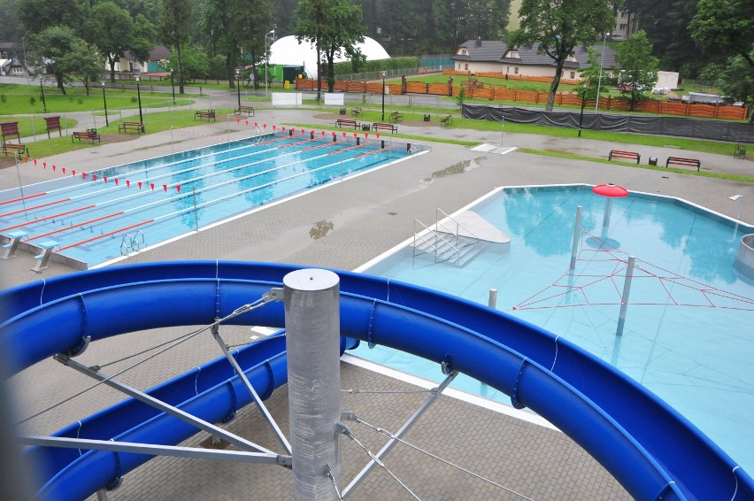 Kompleks rekreacyjny z nowymi basenami w Rymanowie-Zdroju gotowy do otwarcia [ZDJĘCIA]
