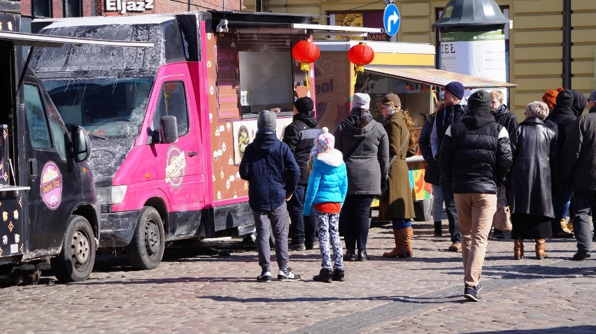 Festiwal Food Trucków 2018. Restauracje na kółkach zaparkowały na Starym Rynku [zdjęcia]